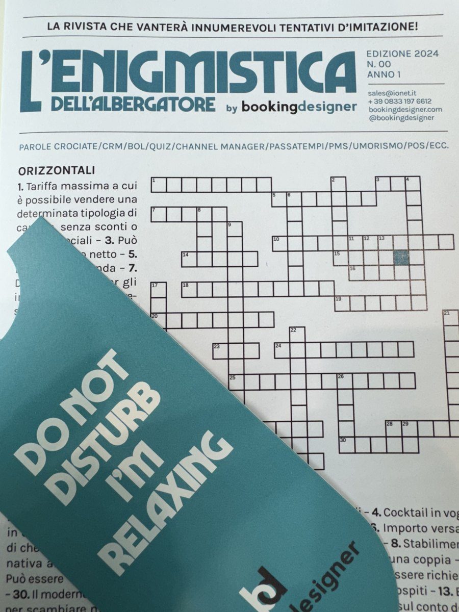 L’Enigmistica dell’albergatore con il cartellino Do not disturb, I’m relaxing